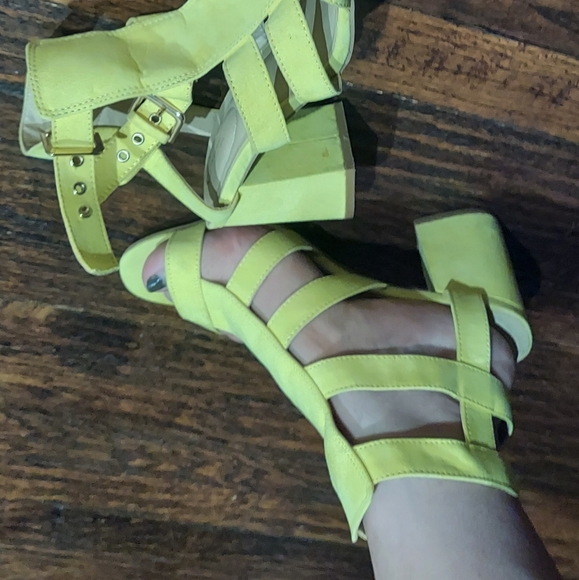 016,Comfort Est. 1946 Sandals heels light Yellow 💛 - Picture 11 of 12